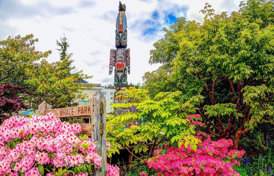 totem-amerindien-fleurs-roses